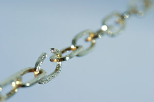a broken gold chain that indicated it's time for a jewelry repair service